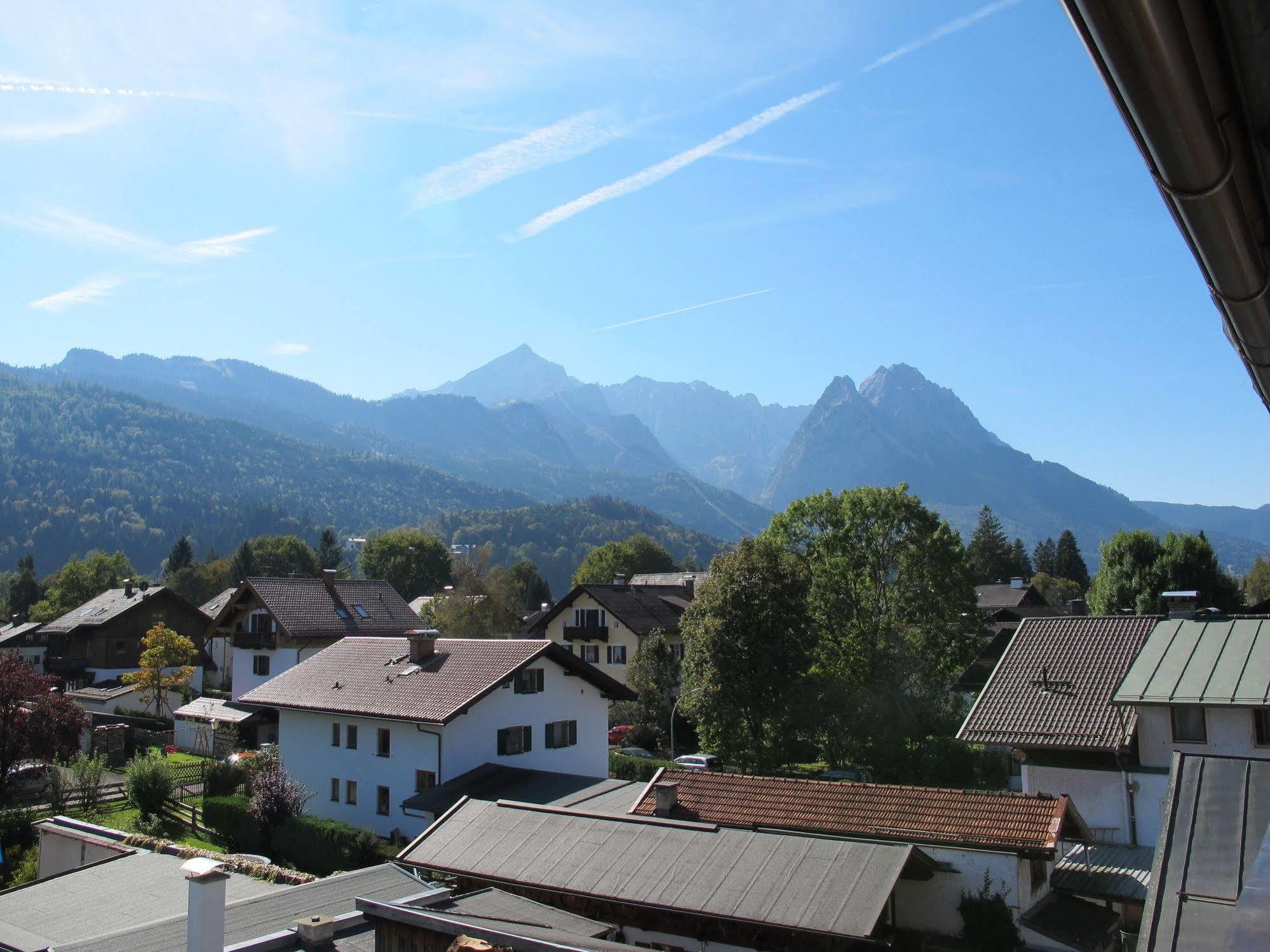 Hotel Garni Almenrausch Und Edelweiss Garmisch-Partenkirchen Esterno foto