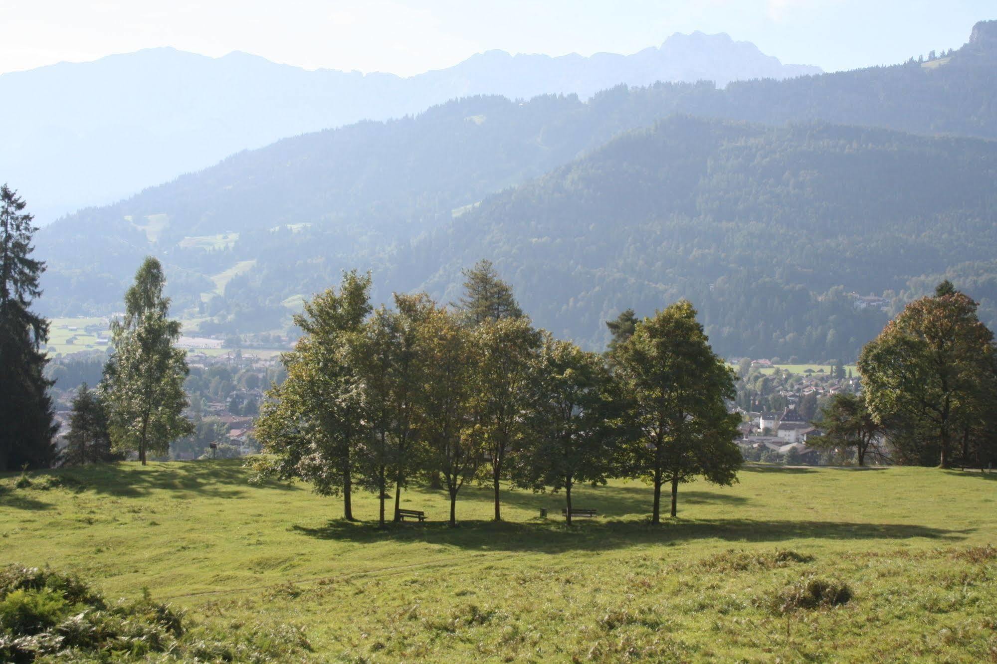 Hotel Garni Almenrausch Und Edelweiss Garmisch-Partenkirchen Esterno foto