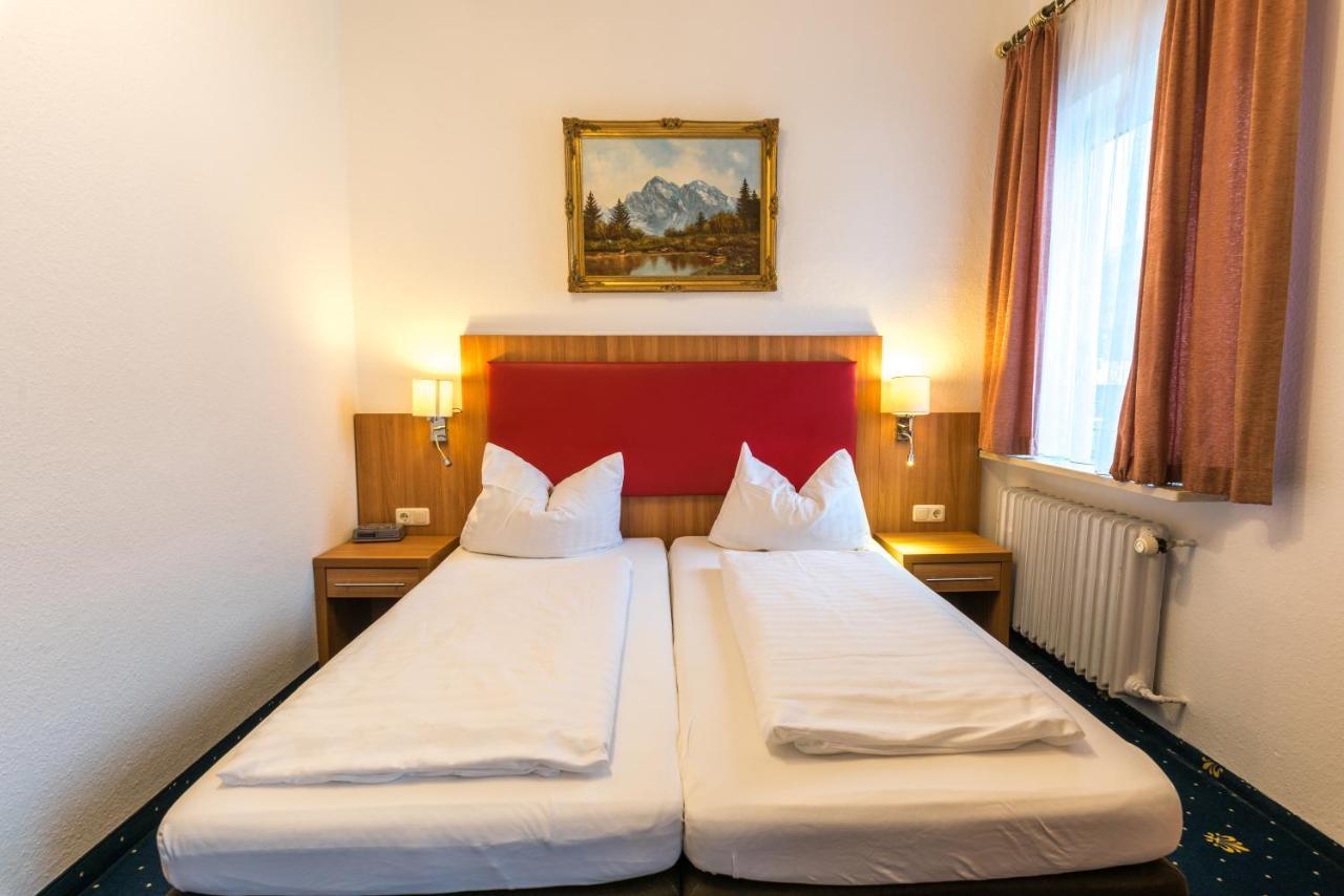 Hotel Garni Almenrausch Und Edelweiss Garmisch-Partenkirchen Esterno foto
